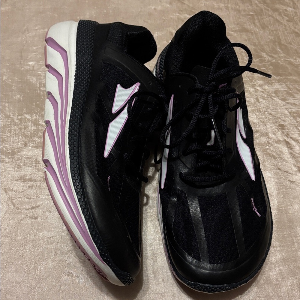 Altra Duo Zero Drop Running Shoes in Black Pink
